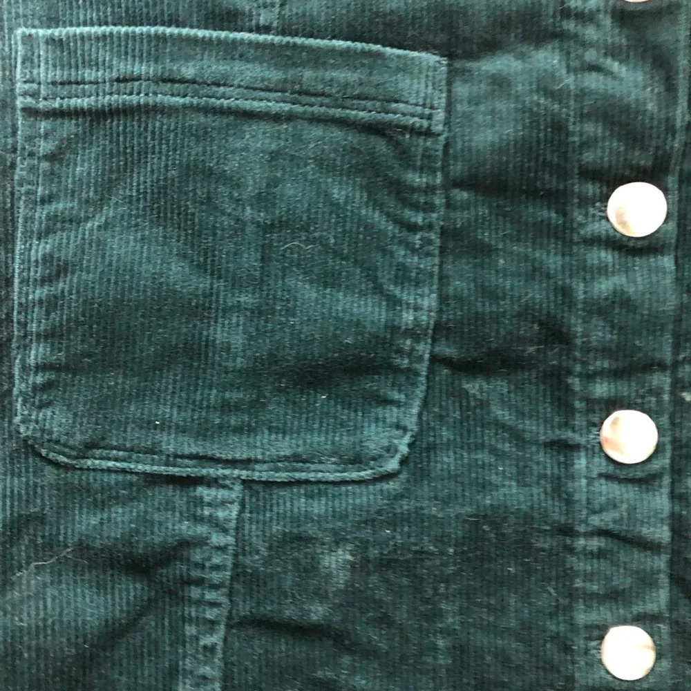 Features:Button Front
2 side pockets - Picture 4 of 5